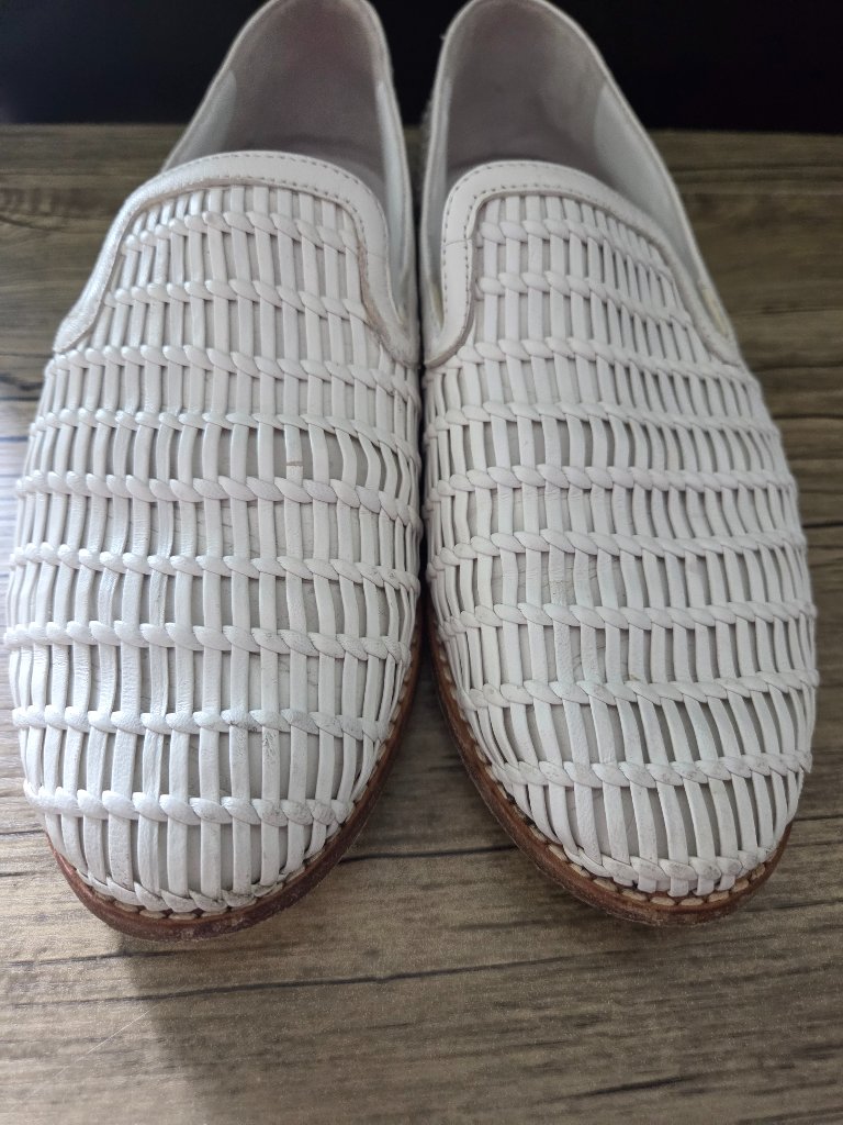 Vince Jonah Loafer Woven Leather In Off-White